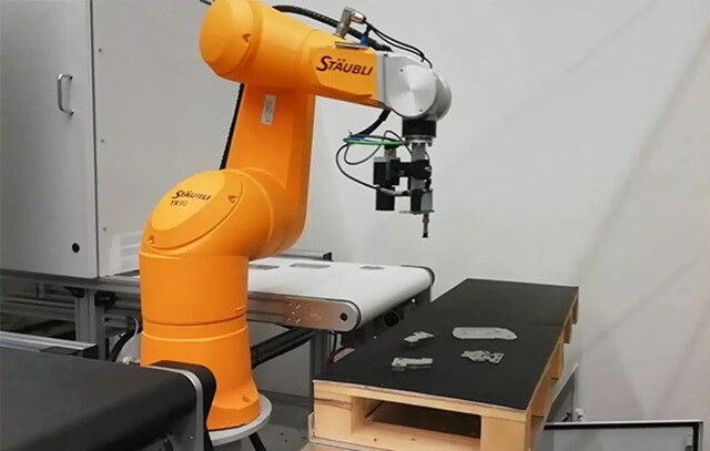 Loading Usinf a 2D Camera on The Robot 640 x 407